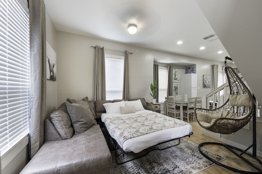 Luxury Family Friendly Home | 6 Queen Beds - Fort Worth, TX