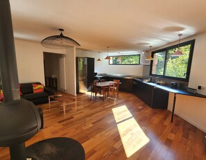 Interior - Dragonfly nest (Joncels)