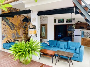 Smart TV, Netflix, books, streaming services - Beautiful Oasis with pool in Kerobokan Kelod (Kelod)