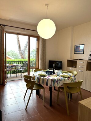 Dining - BLUE 1 Apartment (Portiglioni)