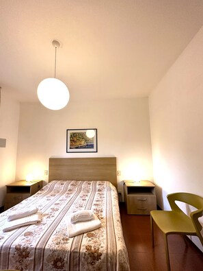2 bedrooms, in-room safe, bed sheets
