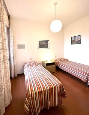 2 habitaciones, caja de seguridad en la habitación y ropa de cama 
