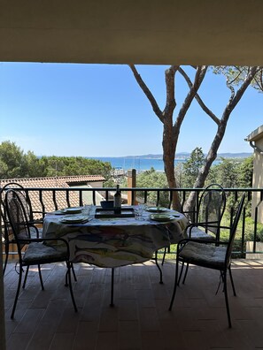 Outdoor dining - AZURE 4 Apartment (Portiglioni)