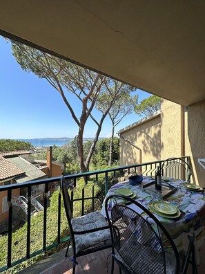 Outdoor dining - AZURE 4 Apartment (Portiglioni)