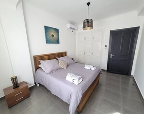 3 bedrooms, iron/ironing board, travel crib, free WiFi