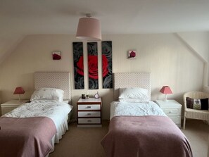 2 dormitorios, tabla de planchar con plancha, wifi y ropa de cama
