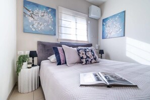 1 slaapkamer, een strijkplank/strijkijzer, reisbedje, wifi