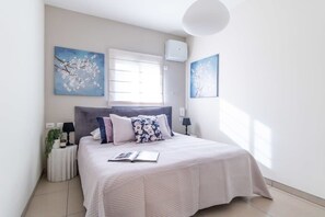 1 dormitorio, tabla de planchar con plancha, cuna de viaje y wifi