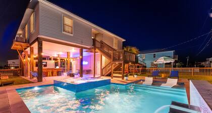 Paix Bleu Private Pool & Spa | 4BR Sleeps 12 | Pet Welcoming