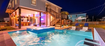 Paix Bleu Private Pool & Spa | 4BR Sleeps 12 | Pet Welcoming