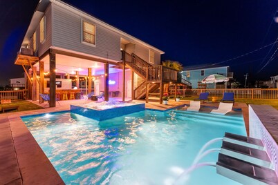 Paix Bleu Private Pool & Spa | 4BR Sleeps 12 | Pet Welcoming
