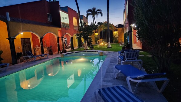 Piscina all'aperto, una piscina riscaldata