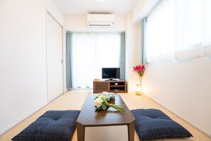 Apartamento luxo, 2 quartos (GN08) | 2 quartos, escrivaninha, espaço de trabalho para notebook