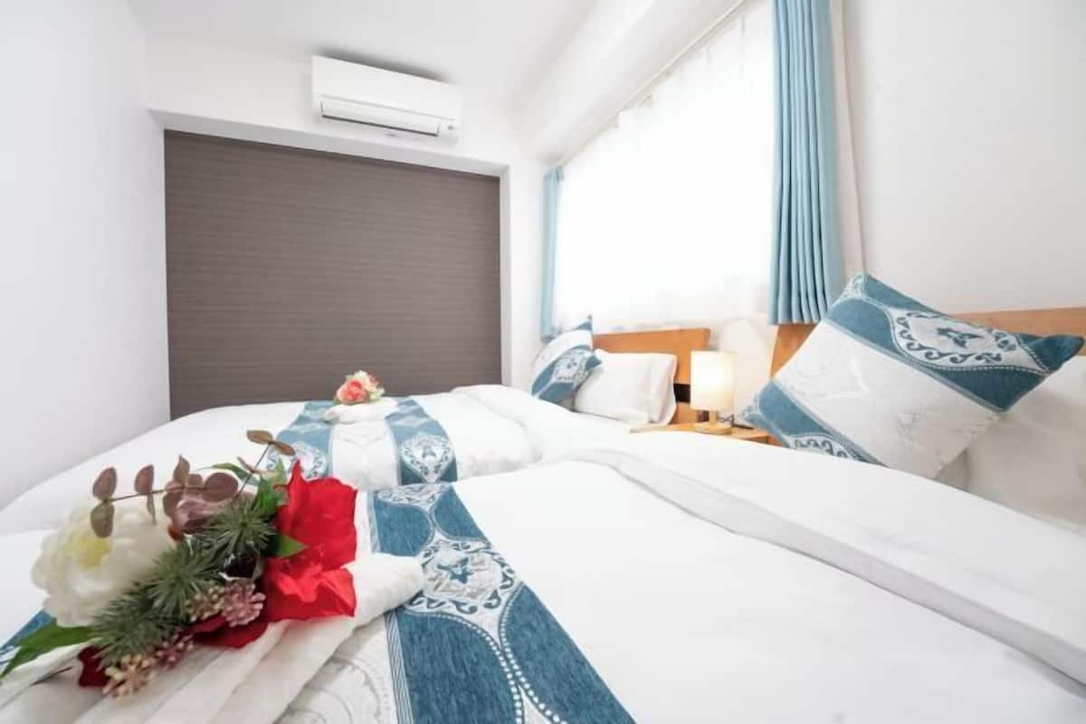 2 bedrooms, desk, laptop workspace, blackout curtains