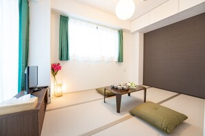 2 bedrooms, desk, laptop workspace, blackout curtains - GN98 Osakaminpaku (Osaka)