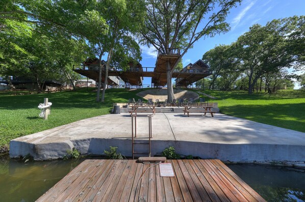 تناول الطعام بالخارج