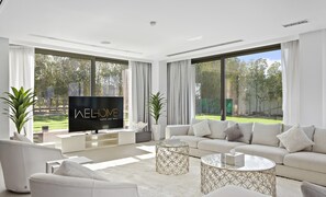 Deluxe-Villa | Wohnbereich | Smart-TV, Netflix, Streaming-Dienste