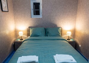 1 bedroom, iron/ironing board, travel cot, free WiFi - TOWNHOUSE WITH GARDEN NEAR STATION (Dunkerque)