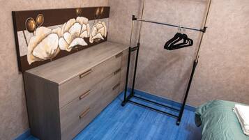 1 bedroom, iron/ironing board, travel cot, free WiFi