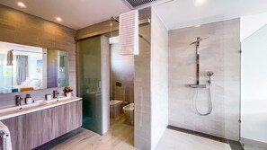 Doccia, asciugacapelli, bidet, asciugamani