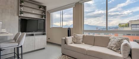 Studio (2410) | Living room