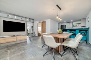 Appartement (701) | Salle à manger