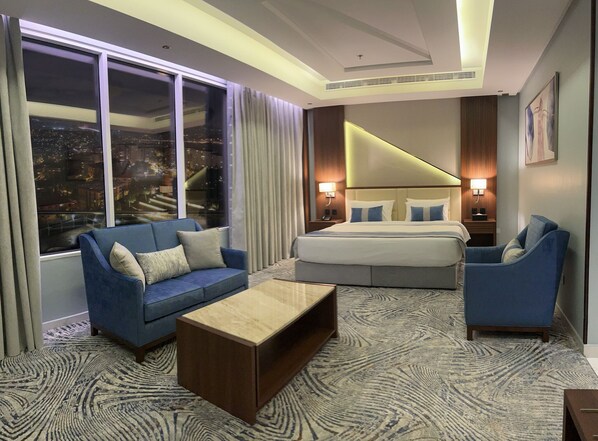 In-room safe, soundproofing, free WiFi