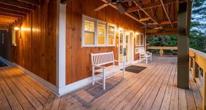 Elmhurst House /Town-House- Top Floor - 3bd Catskill Mtn View