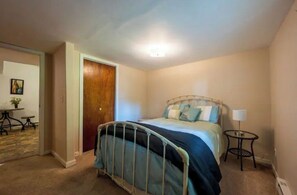 1 chambre, fer et planche à repasser, Wi-Fi gratuit, draps fournis