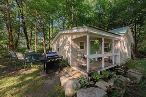 Outdoor dining - Rose Cottage (Leeds)