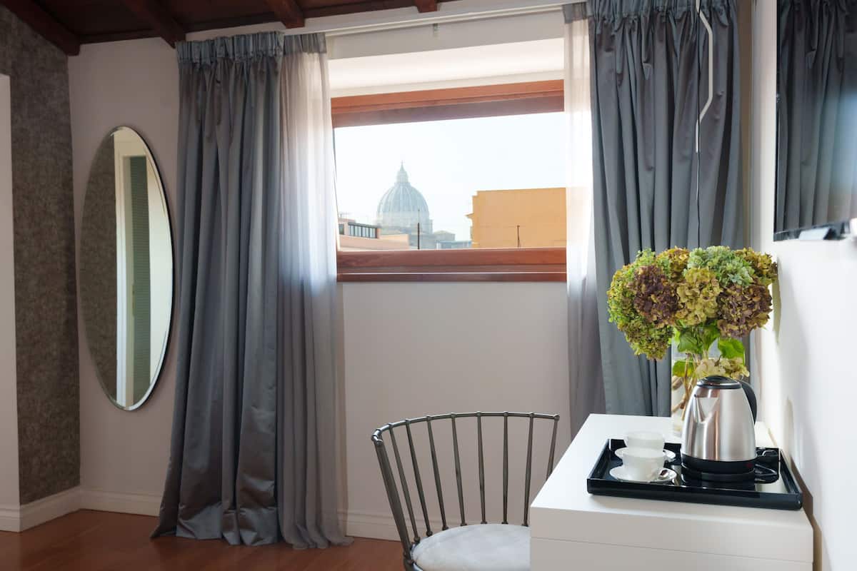 Suite, vista a la ciudad | 1 habitación, ropa de cama de alta calidad y edredón