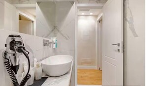 Studio, 1 Queen Bed with Sofa bed | Bathroom | Shower, rainfall showerhead, designer toiletries, hair dryer