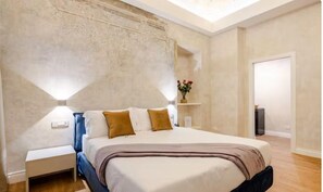 Studio, 1 Queen Bed with Sofa bed | Premium bedding, down comforters, memory foam beds, minibar - The Place 217 (Rome)