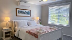 3 bedrooms, desk, iron/ironing board, free WiFi