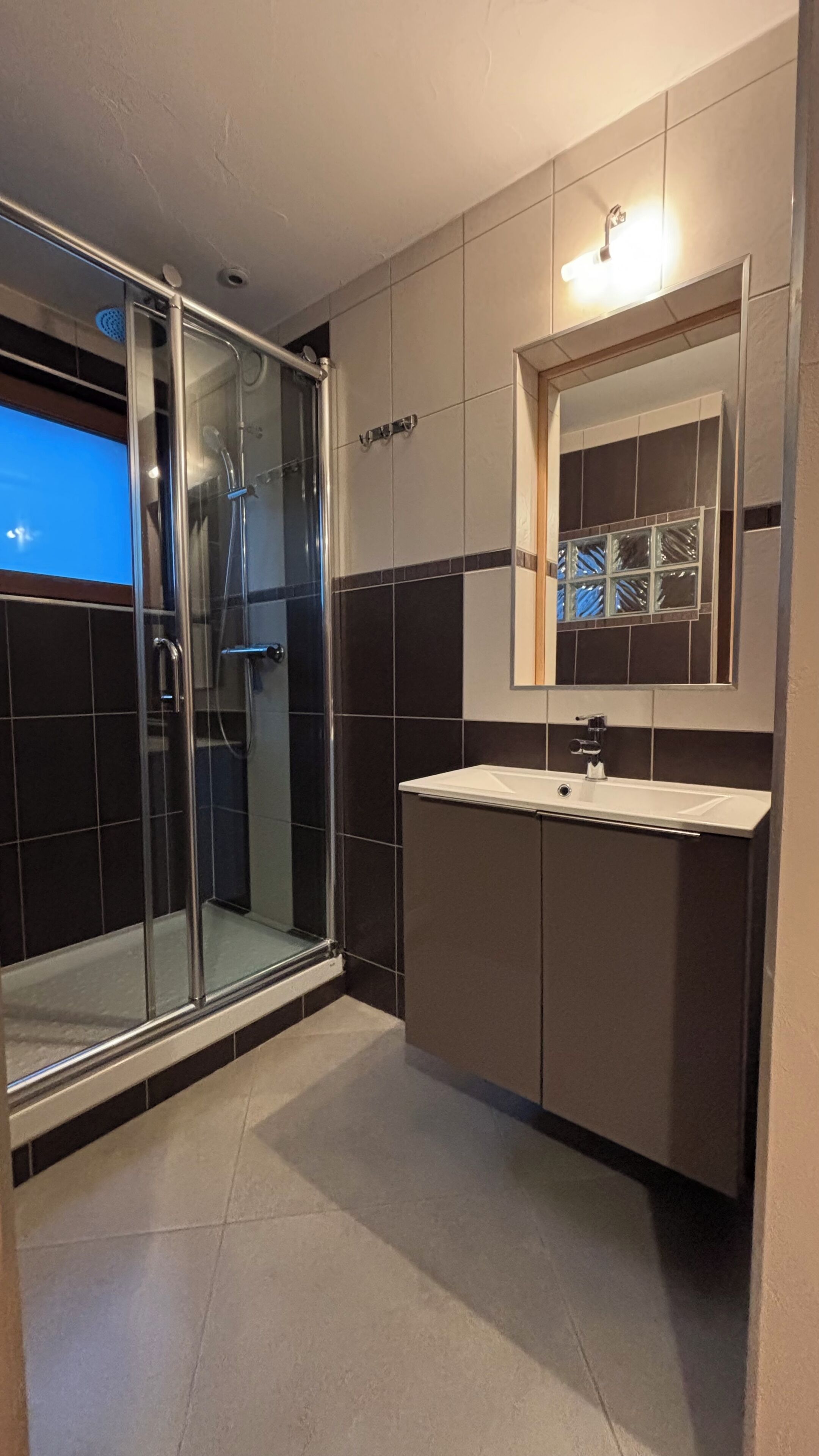 Umweltfreundliche Kosmetikartikel, Haartrockner, Toilettenpapier