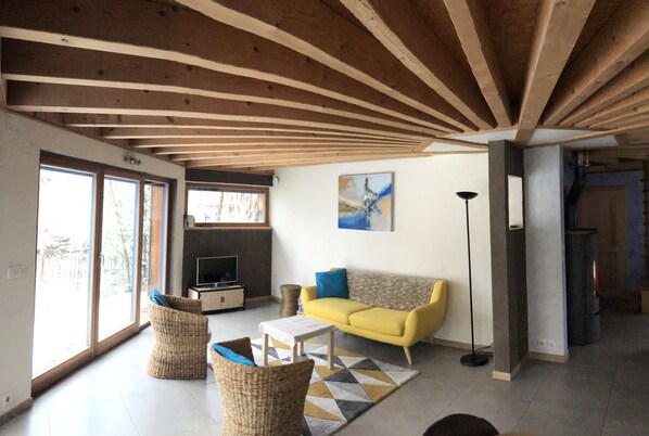 TV, DVD player, books - Charming wooden house in the heart of nature (Dietwiller)