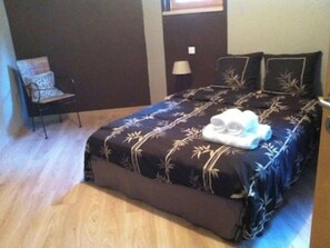 3 bedrooms, iron/ironing board, travel cot, free WiFi