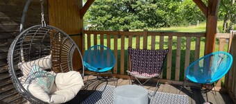 Gîte Le Pigeonnier in Montignac-Lascaux, large garden, private heated swimming pool