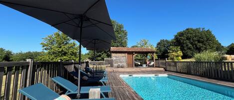 Alberca al aire libre y alberca climatizada