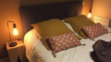 4 bedrooms, iron/ironing board, travel cot, free WiFi