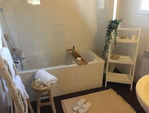 Dusche, Haartrockner, Toilettenpapier