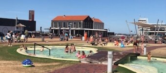 Modern, sunny FH by the sea family-friendly top-renovated 26.10. Last min. 