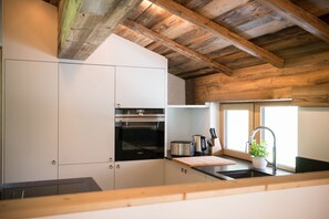 Departamento exclusivo | Cocina privada | Refrigerador con congelador, parrilla de estufa y lavavajillas