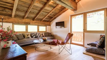 Exclusive Apartment | Living area | 32-inch TV with cable channels