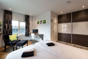 6 Schlafzimmer, Schreibtisch, Reisekinderbett, kostenloses WLAN