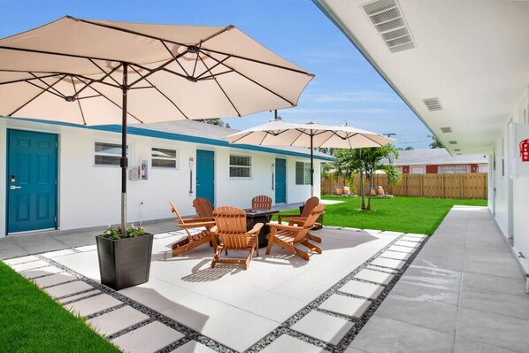 Outdoor dining - Private room in Fort Lauderdale strategic location (Fort Lauderdale)