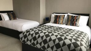 Standard Triple Room - Dockside Lodge (Bootle)