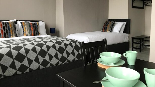 Standard Triple Room - Dockside Lodge (Bootle)