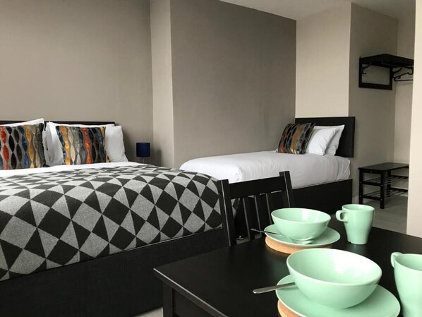 Ameublement personnalisé, espace de travail pour ordinateur portable