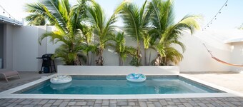 Private villa with pool & gameroom near Eagle Beach